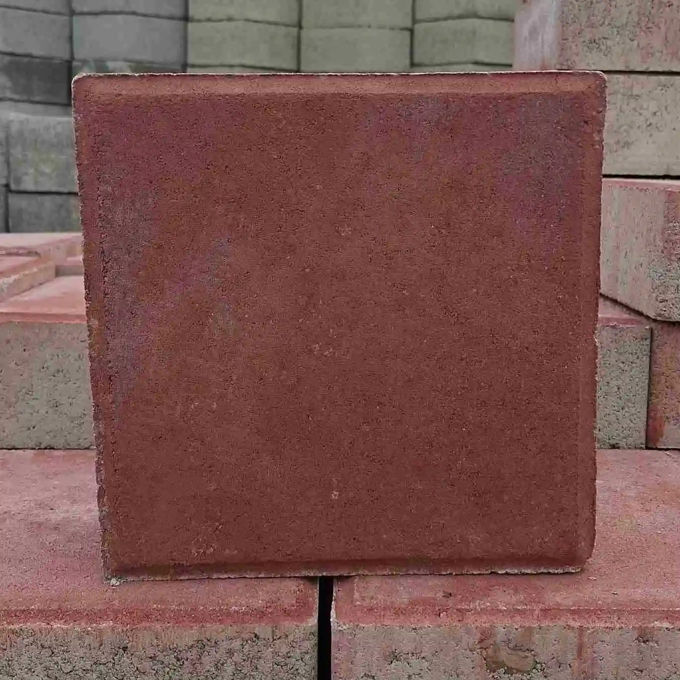 paving ubin warna merah